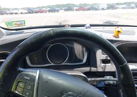 2018 Volvo S60 Inscription T5 z USA, uszkodzony, nr VIN LYV402TK6JB173004